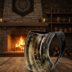 „Handgefertigter Wikinger Trinkhorn Becher – Handgemachter Bierkrug, Einzigartiges Geschenk für Game of Thrones Fans“