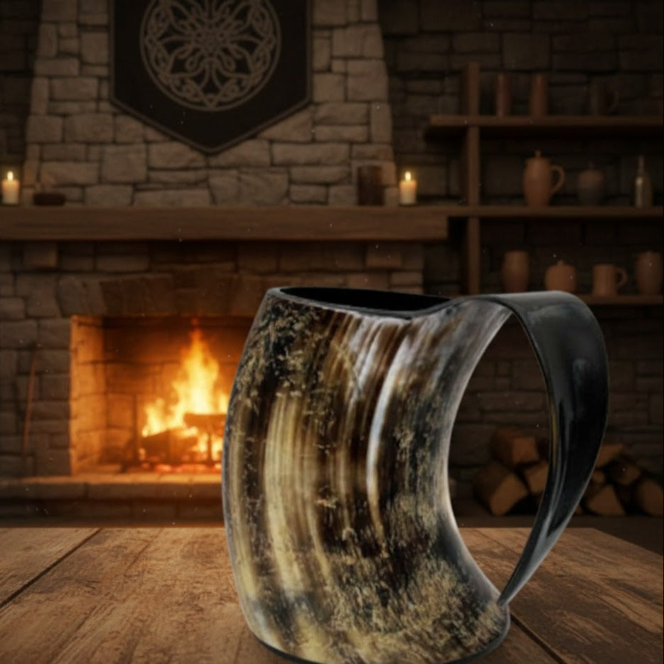 „Handgefertigter Wikinger Trinkhorn Becher – Handgemachter Bierkrug, Einzigartiges Geschenk für Game of Thrones Fans“