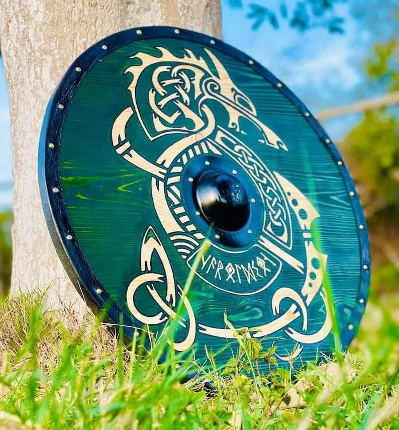 Handgefertigter Wikingerschild – Nordischer Drache & Runen Rundschild aus Holz