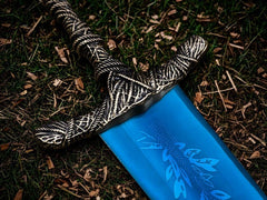 Handgefertigtes Dunkelmond-Fantasy-Schwert mit Wandhalterung