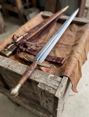 Ravencrest Wikinger Schwert im Mittelalter-Stil – Handgeschmiedete Vollerl-Klinge aus Stahl mit Premium-Lederscheide