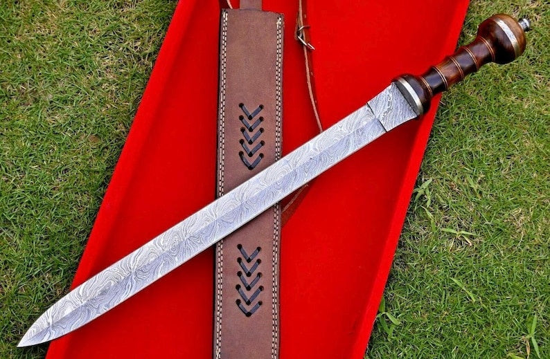 Handgeschmiedetes Damaststahl Römerschwert Gladius – Mittelalterliches Sammlerstück mit Holzgriff und Lederscheide